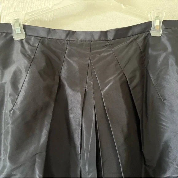 Beautiful Lafayette 148 skirt, 10, black w tan embroidery at hem, side zip NWOT - Picture 4 of 6